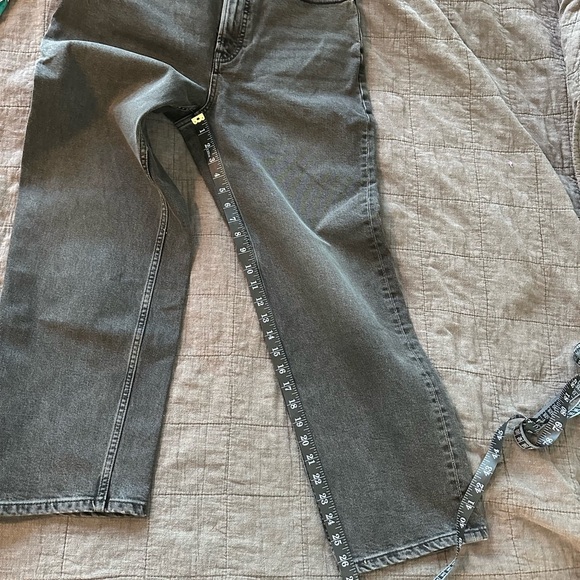 Everlane | The Curvy Way-High Jean in Washed Black - Picture 6 of 9